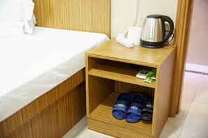 Triple Room | Blackout drapes, free WiFi, bed sheets - Me Easy Hostel (Kowloon)