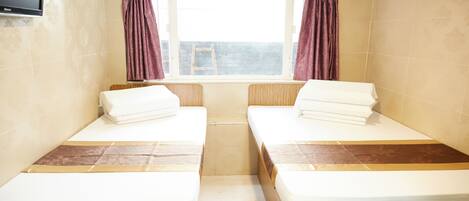 Tremannsrom | Blendingsgardiner, wi-fi (inkludert) og sengetøy