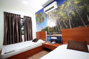 Standard Twin Room, Shared Bathroom | Iron/ironing board, free WiFi, bed sheets - Rain Forest Hotel (Kuala Lumpur)