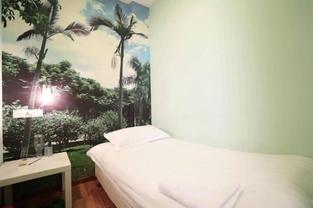 Iron/ironing board, free WiFi, bed sheets