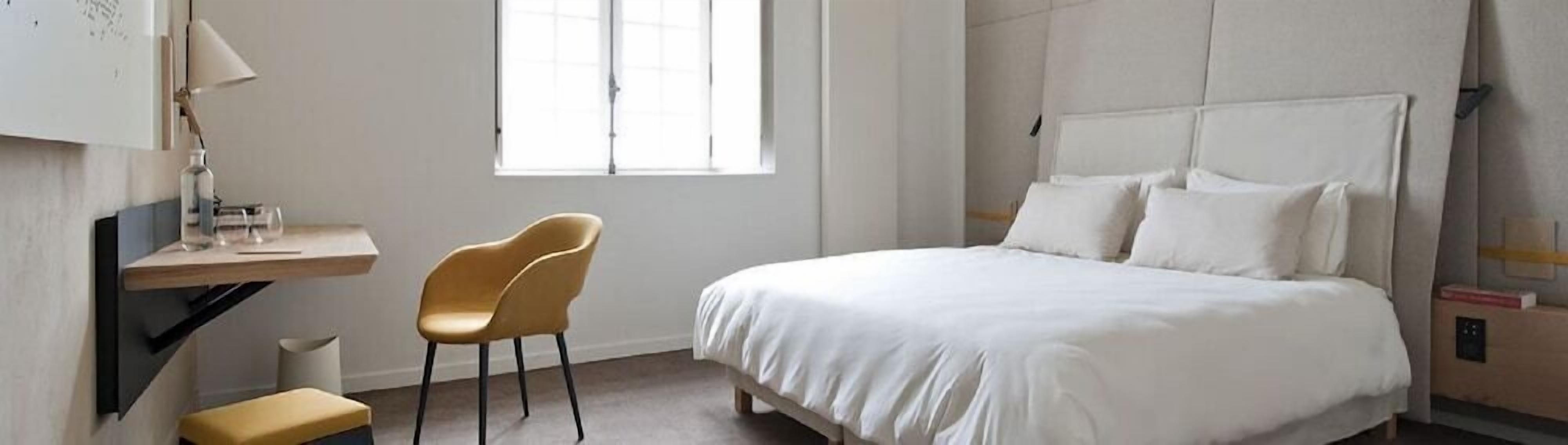 Premium bedding, pillowtop beds, in-room safe, desk
