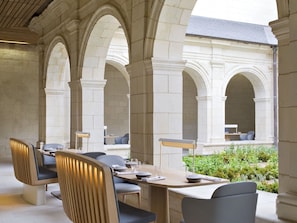 Lunch, dinner served; French cuisine, garden views - Fontevraud L'Ermitage (Fontevraud-l'Abbaye)