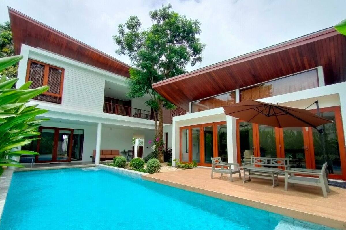 Villa – exclusive, 4 soverom | Blendingsgardiner, ekstrasenger (mot et tillegg) og wi-fi (inkludert)