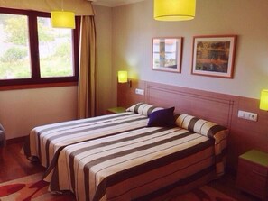 House, 4 Bedrooms | 4 bedrooms, memory-foam beds, individually decorated - Complejo Turístico Raeiros (O Grove)