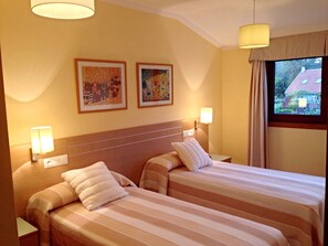 Casa, 4 habitaciones | 4 habitaciones, camas con efecto memoria y decoración personalizada 