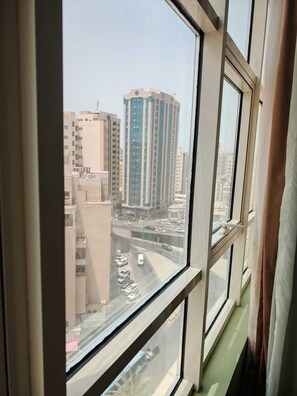 Premium bedding, minibar, desk, blackout curtains - Aldar Hotel (Sharjah)