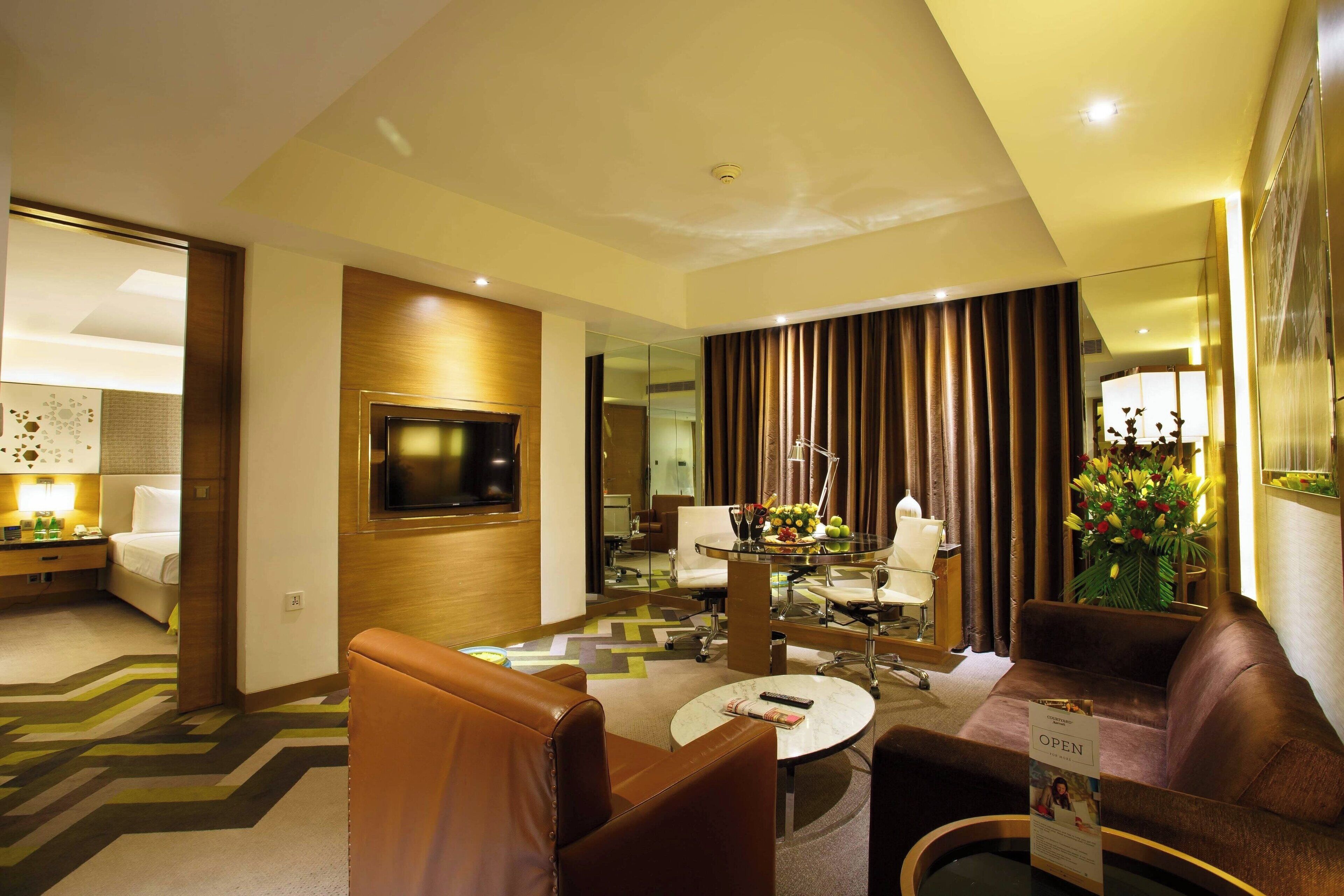 executive suite, 1 king bed | 1 bedroom, premium bedding, minibar, in-room safe