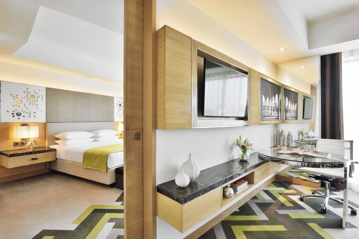 Suite ejecutiva, 1 cama de matrimonio grande, no fumadores | 1 dormitorio, ropa de cama de alta calidad, minibar y caja fuerte