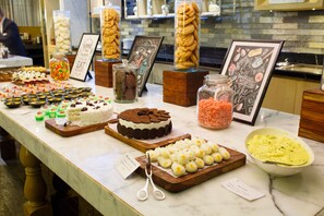 Food and drink - Courtyard by Marriott Agra (Agra)
