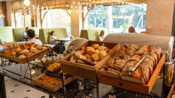 Desayuno continental todos los días (con cargo)
