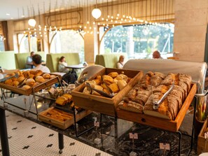 Desayuno continental todos los días (con cargo) 