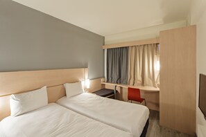 Standard-Zweibettzimmer, 2 Einzelbetten | Zimmersafe, Schreibtisch, Verdunkelungsvorhänge, schallisolierte Zimmer