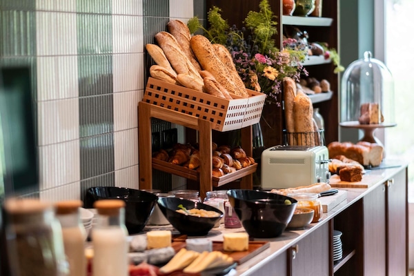 Desayuno buffet todos los días (EUR 22.50 por persona)
