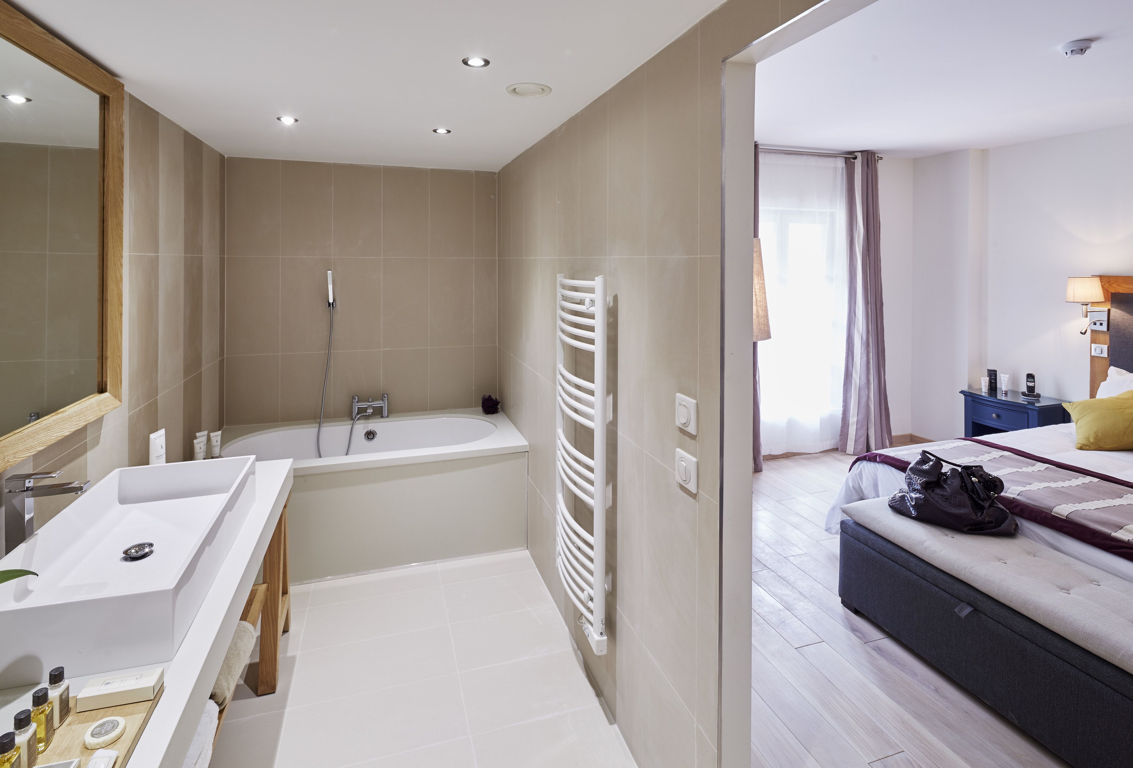 Gratis toiletartikelen, een haardroger, handdoeken