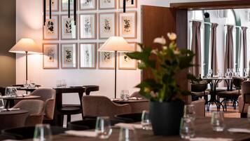 Daily buffet breakfast (EUR 22.50 per person)