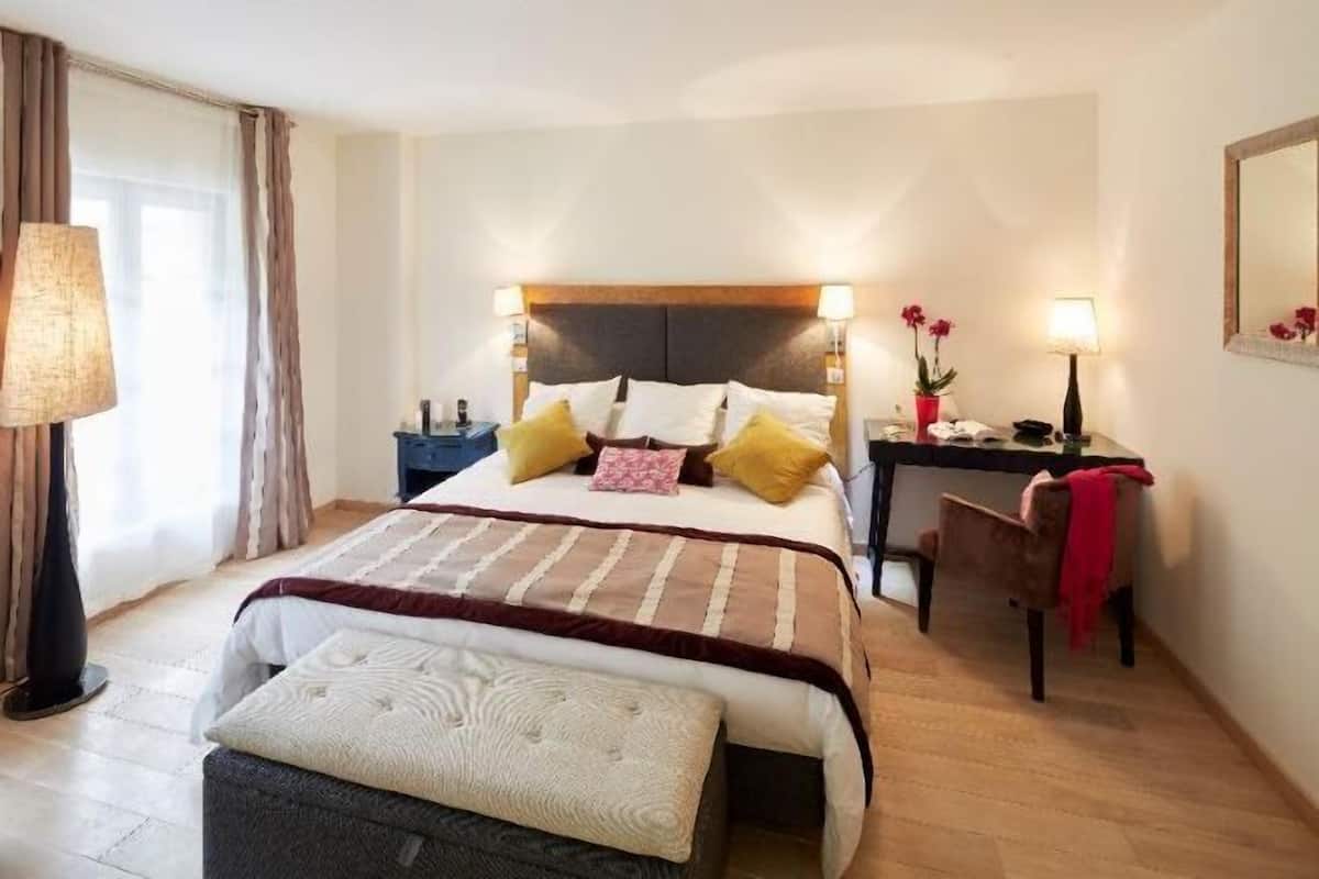 Premium bedding, memory-foam beds, in-room safe, desk