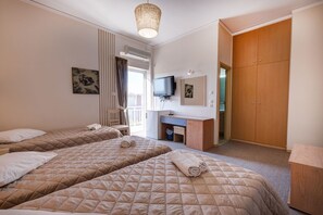 Triple Room | In-room safe, soundproofing, free cribs/infant beds, free WiFi - Hotel Taxiarhis (Pineios)