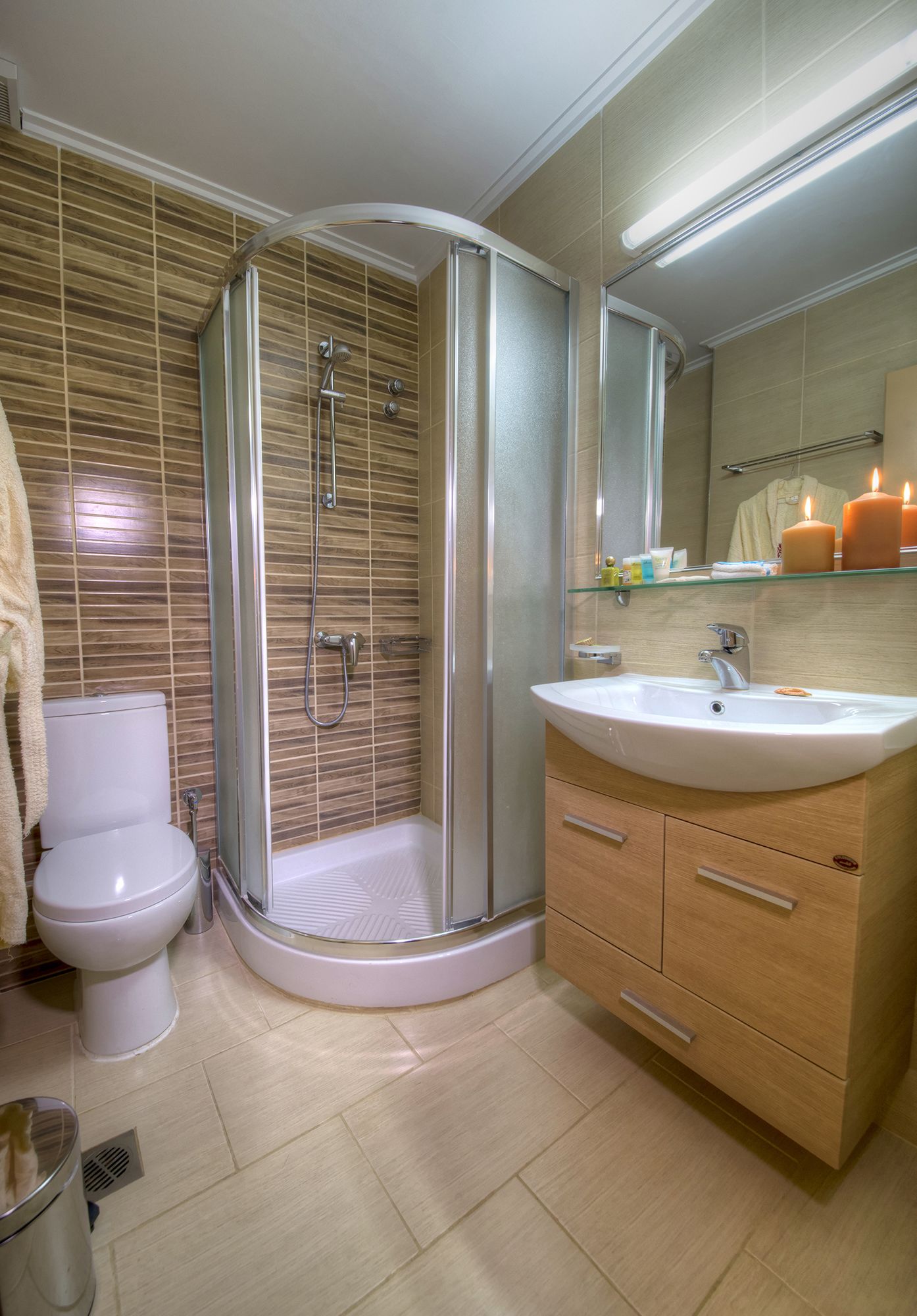 single room | bathroom | shower, free toiletries, hair dryer, slippers