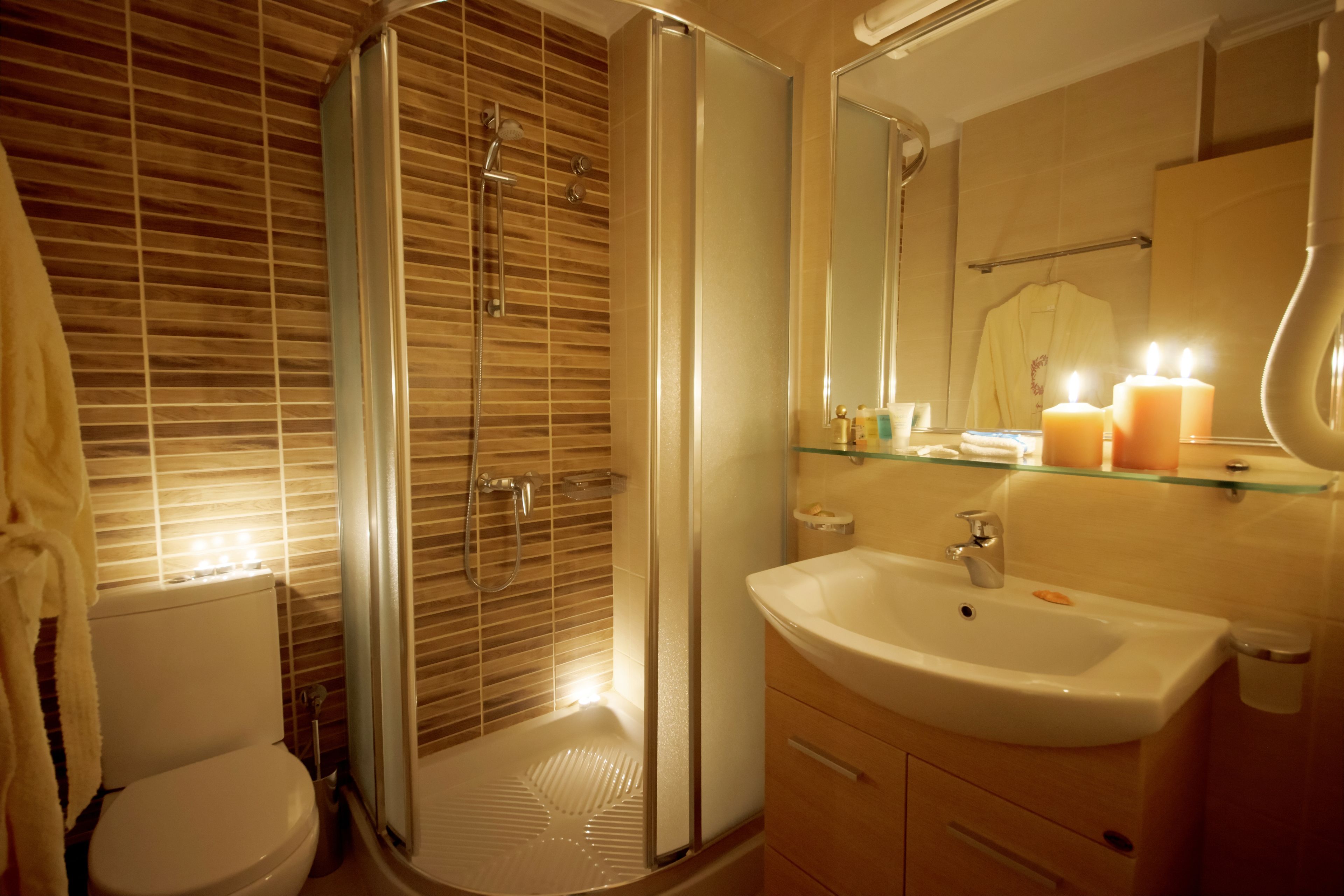 standard room | bathroom | shower, free toiletries, hair dryer, slippers