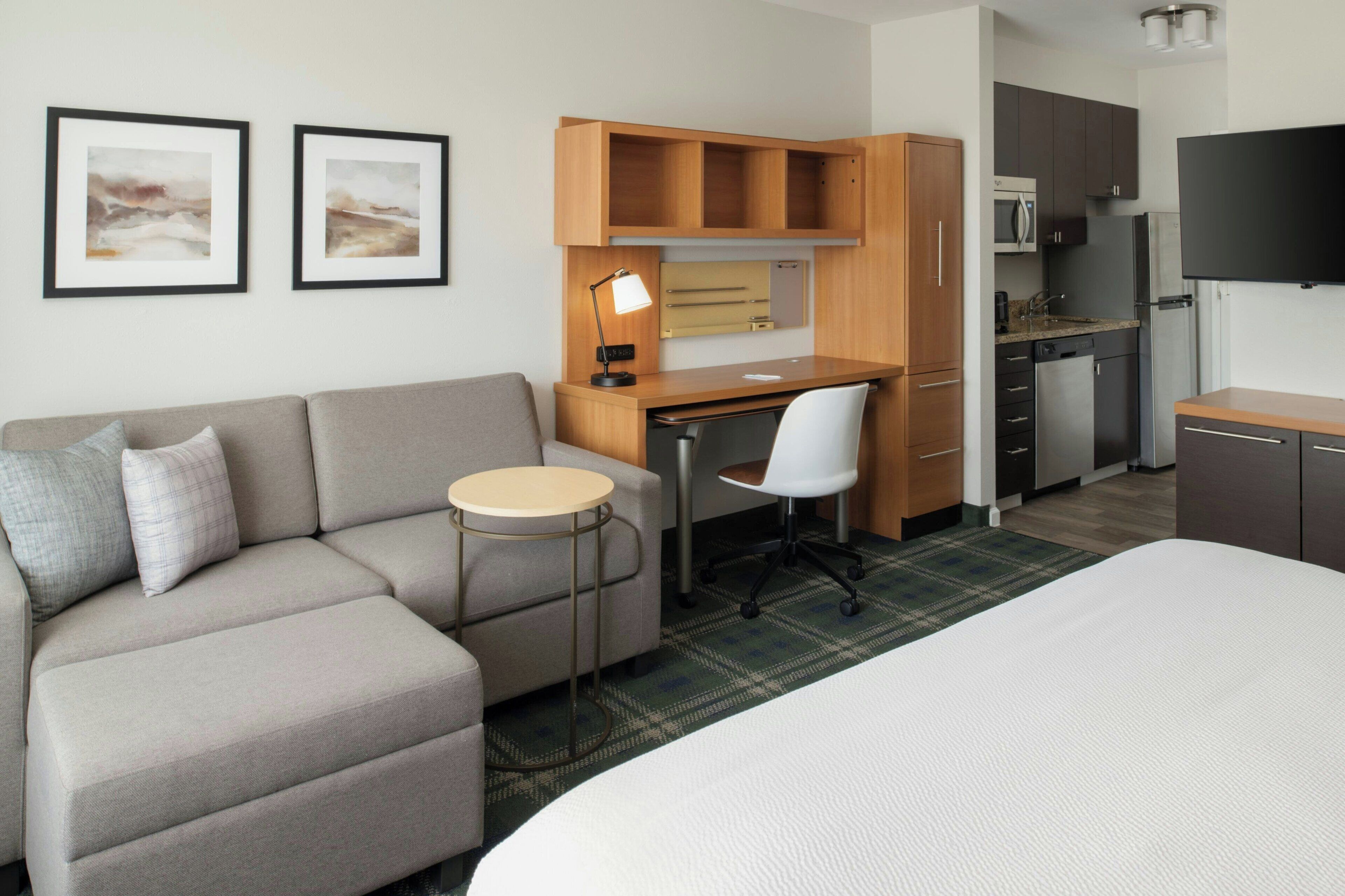 Suite, 1 Queen Bed with Sofa bed