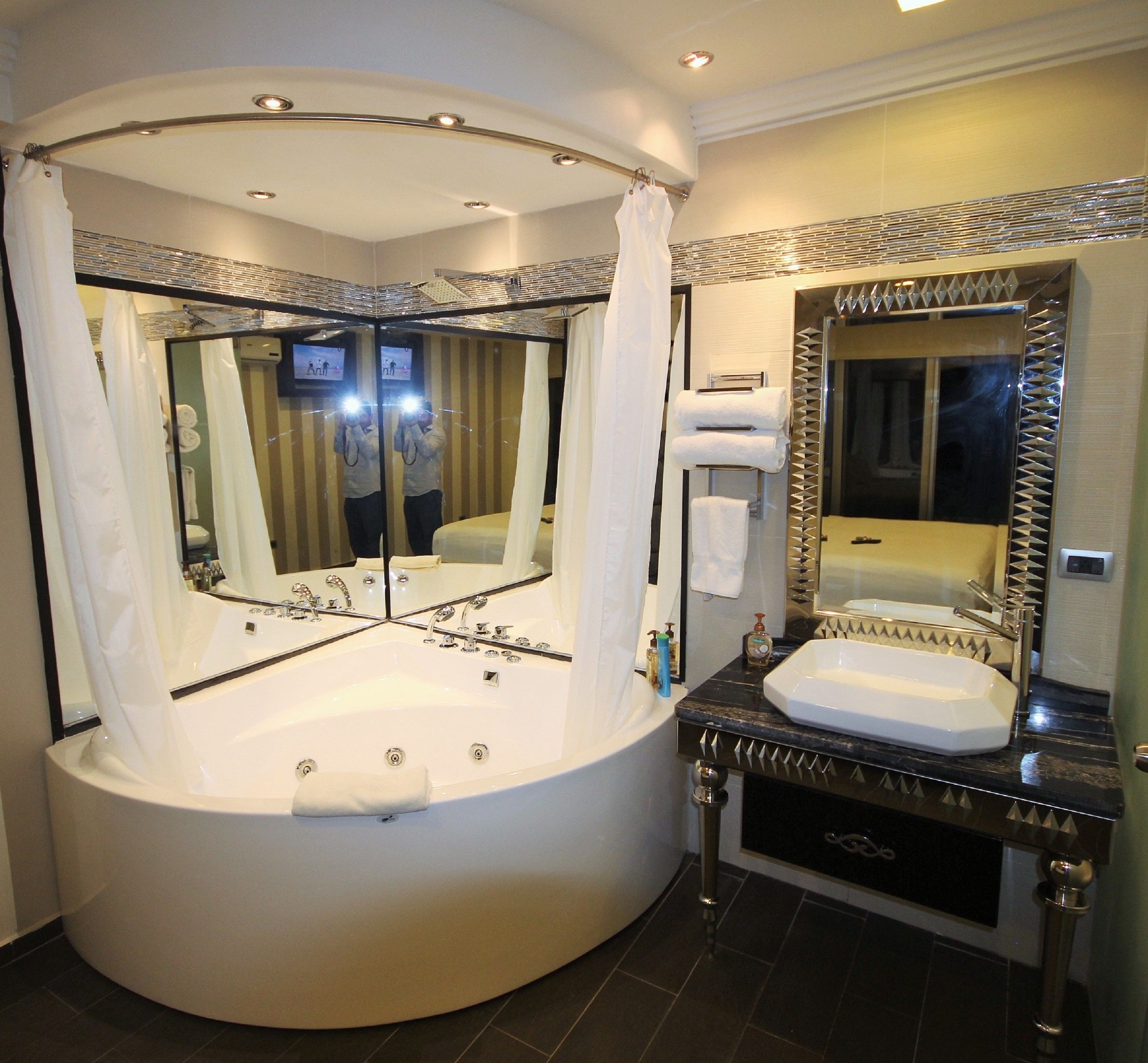 romantic room | jetted bathtub