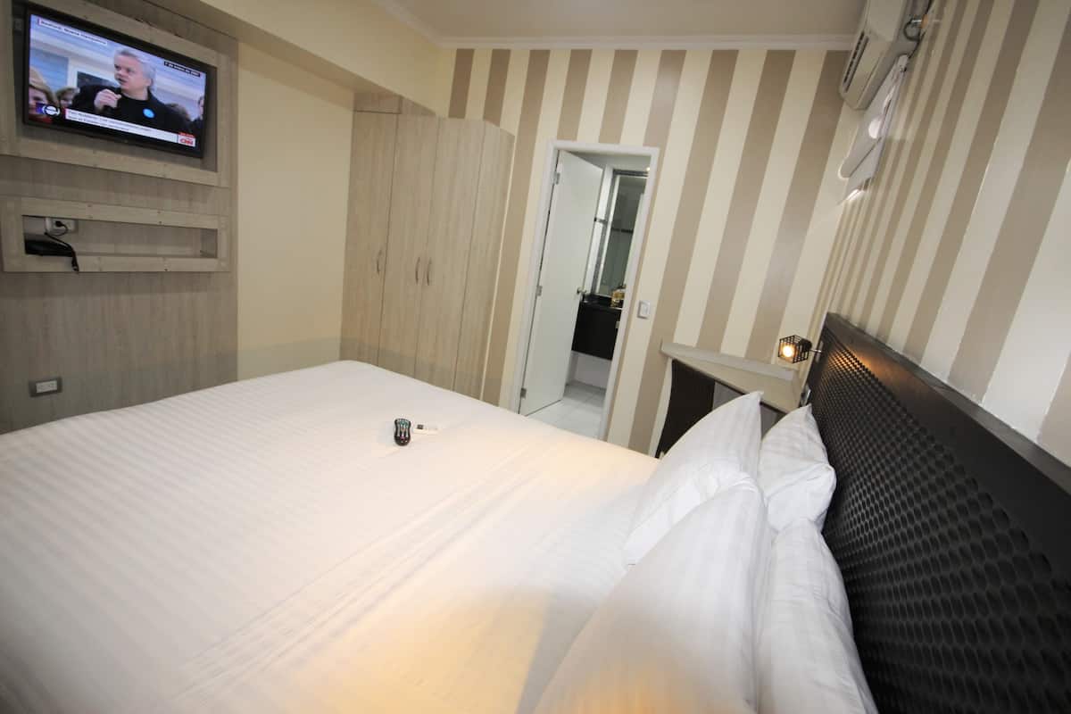 Deluxe Room | 1 bedroom, premium bedding, in-room safe, laptop workspace