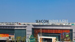 A modern building with a large sign reading "SEACON SQUARE". - KC Place Srinakarin (Bangkok)