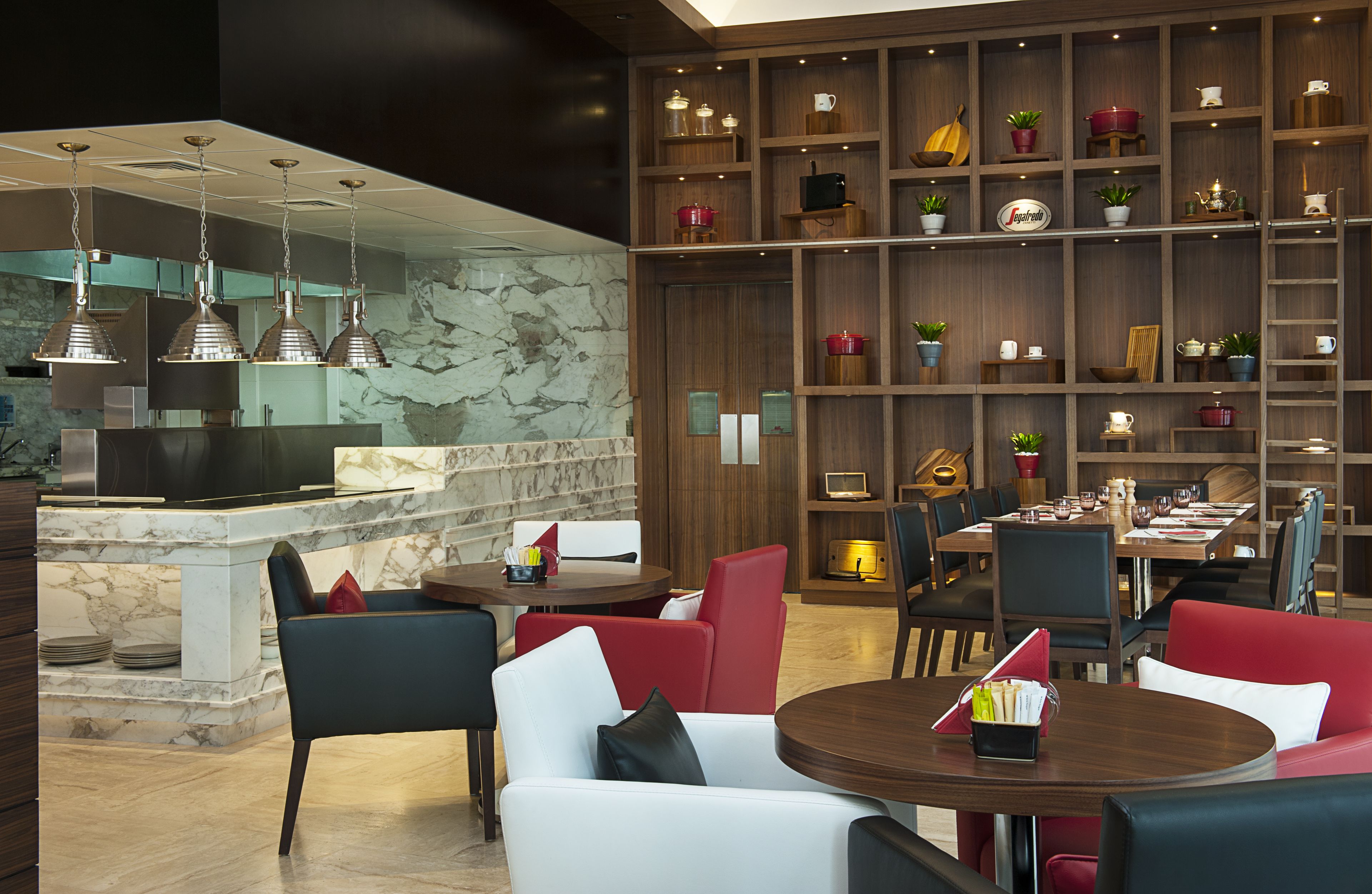 Petit déjeuner continental (90 AED par personne)