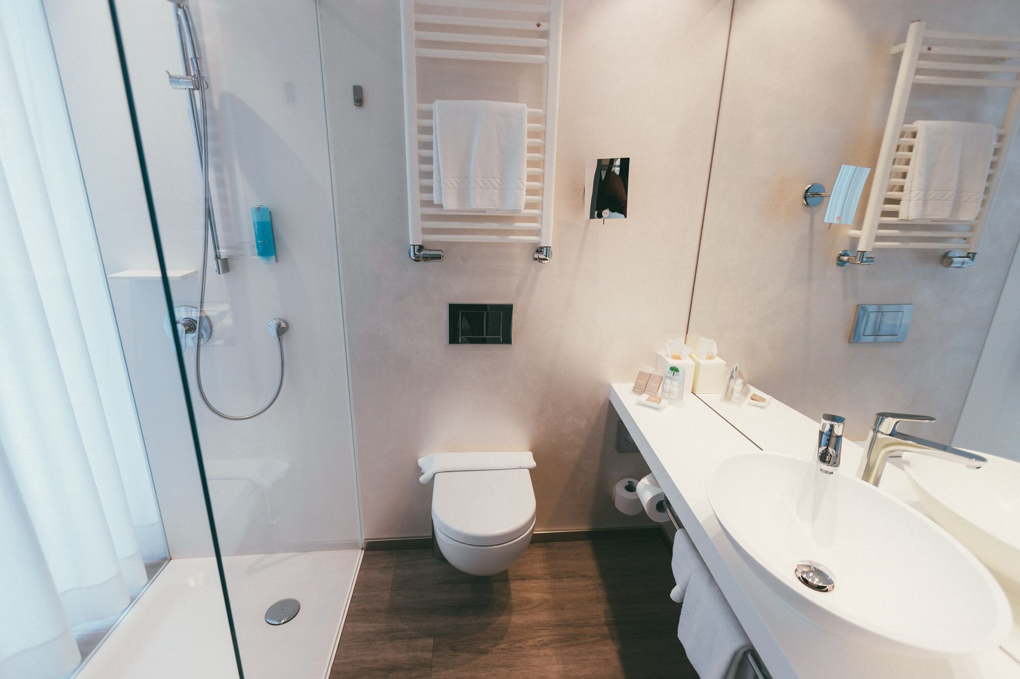 modern single room | bathroom | shower, free toiletries, slippers, towels
