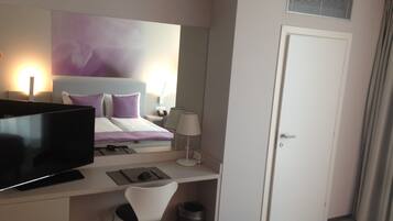 Modern Cosy Double Room (1 queen bed) | Vistas desde la habitación