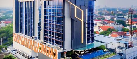 Vista frontal de la propiedad