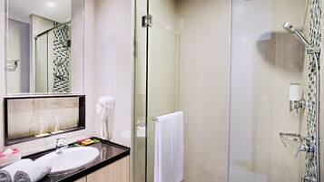 Dusche, Regendusche, kostenlose Toilettenartikel, Haartrockner