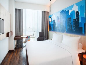 In-room safe, desk, laptop workspace, soundproofing - The Southern Hotel Surabaya (Surabaya)