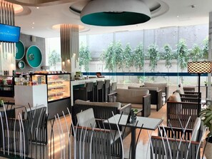 Lobby sitting area - The Southern Hotel Surabaya (Surabaya)