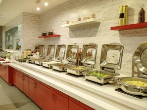 Breakfast, lunch and dinner served - Ibis Jakarta Harmoni (Jakarta)