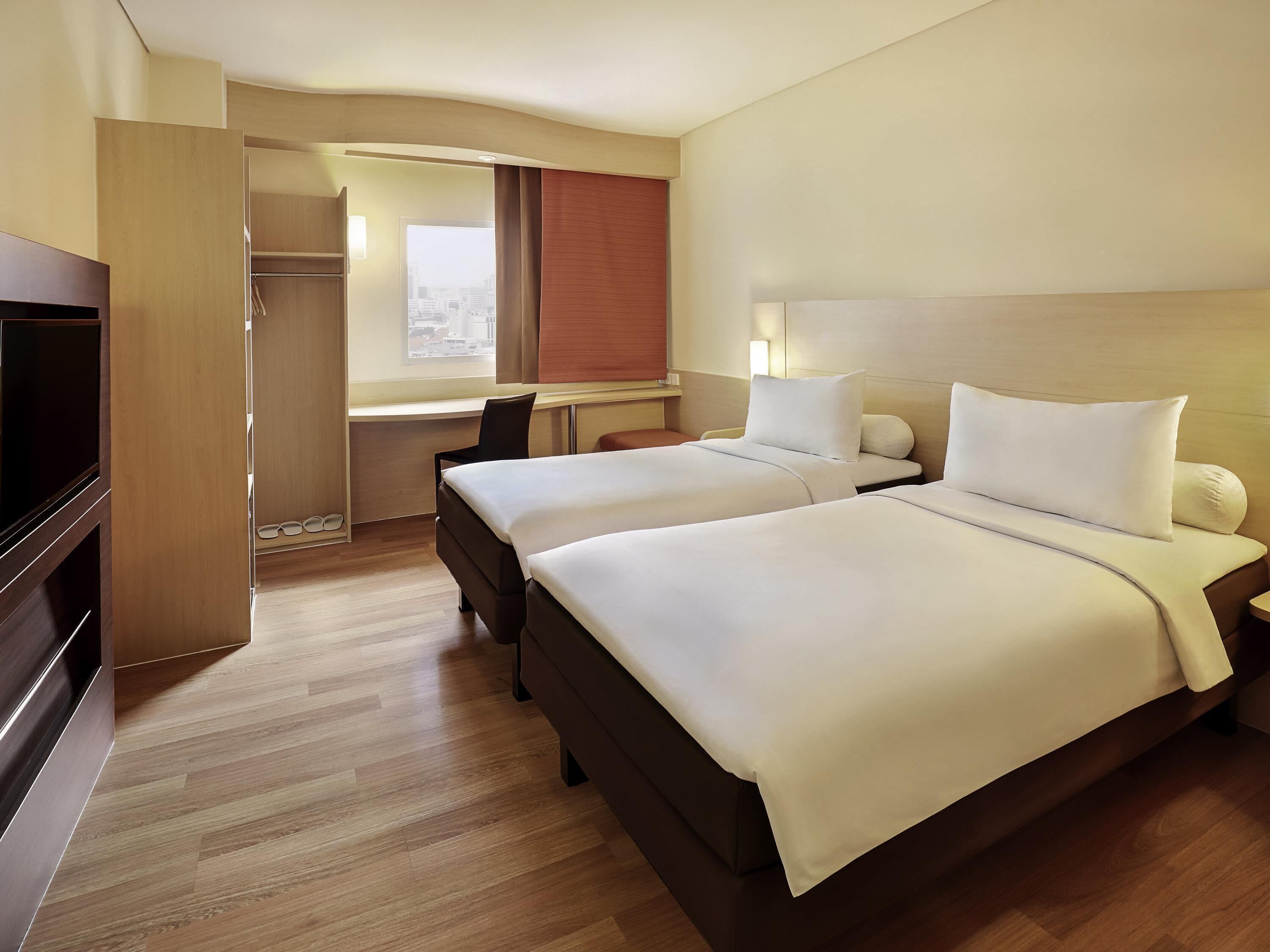 Standard Room, 2 Twin Beds | Minibar, in-room safe, desk, laptop workspace
