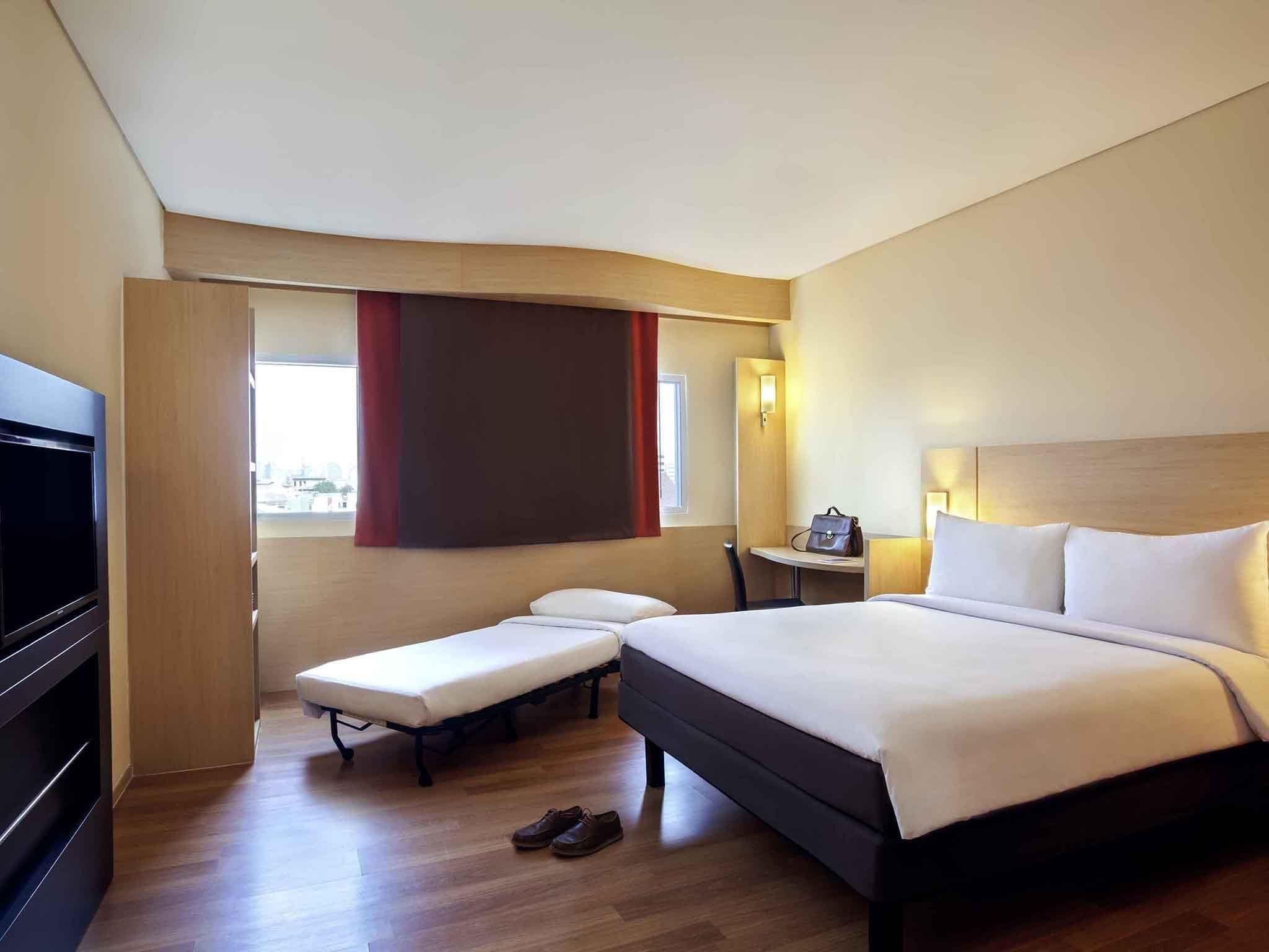 Standard Room, Multiple Beds | Minibar, in-room safe, desk, laptop workspace