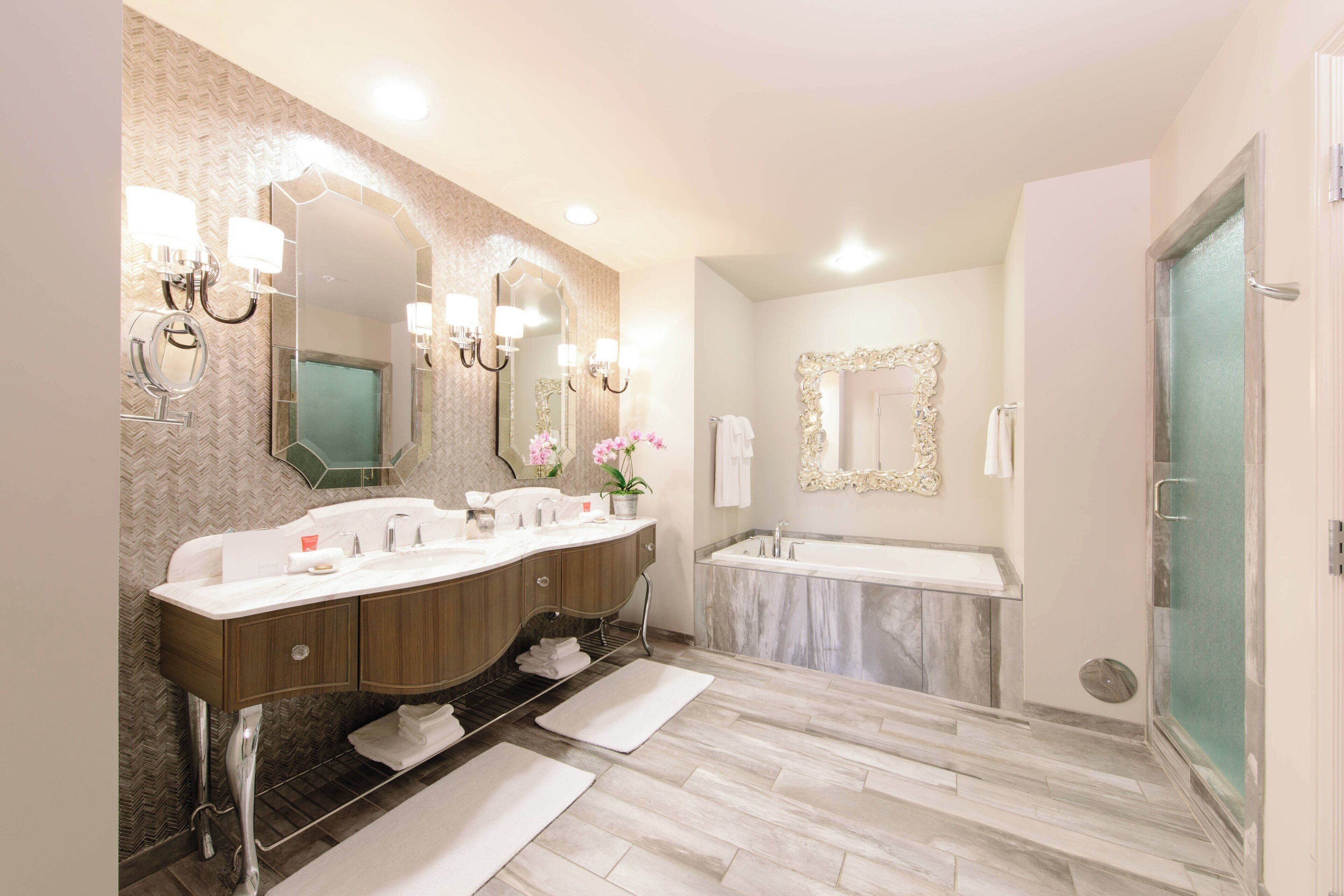 grand suite, 2 bedrooms, fireplace | bathroom | free toiletries, hair dryer, bathrobes, towels