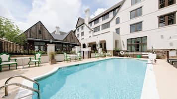 Seasonal outdoor pool, sun loungers