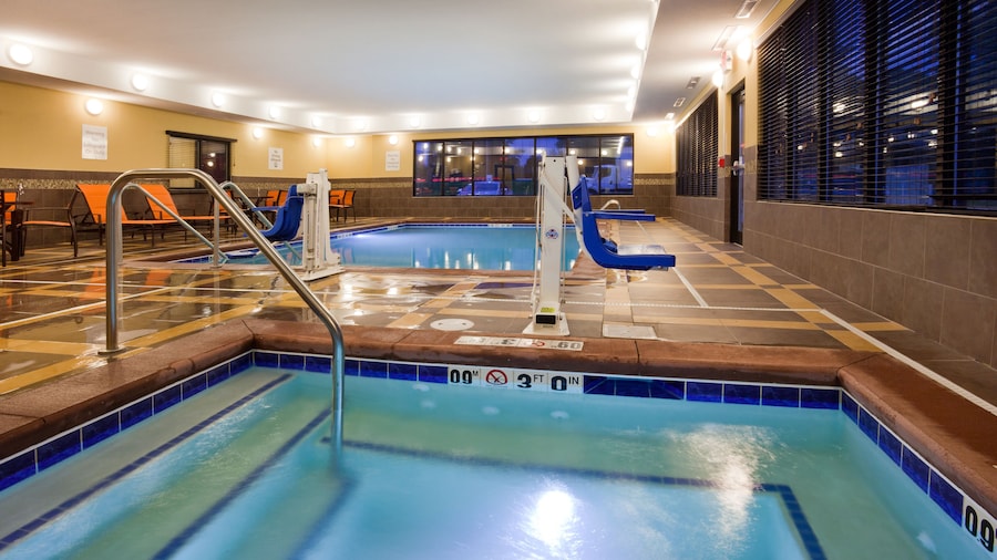 Holiday Inn Express & Suites Davenport by IHG