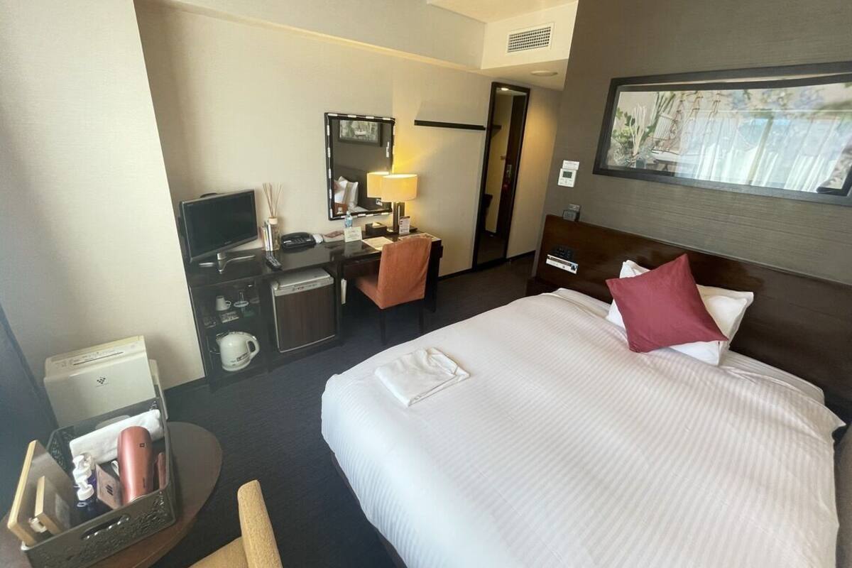In-room safe, desk, iron/ironing board (on request), free WiFi