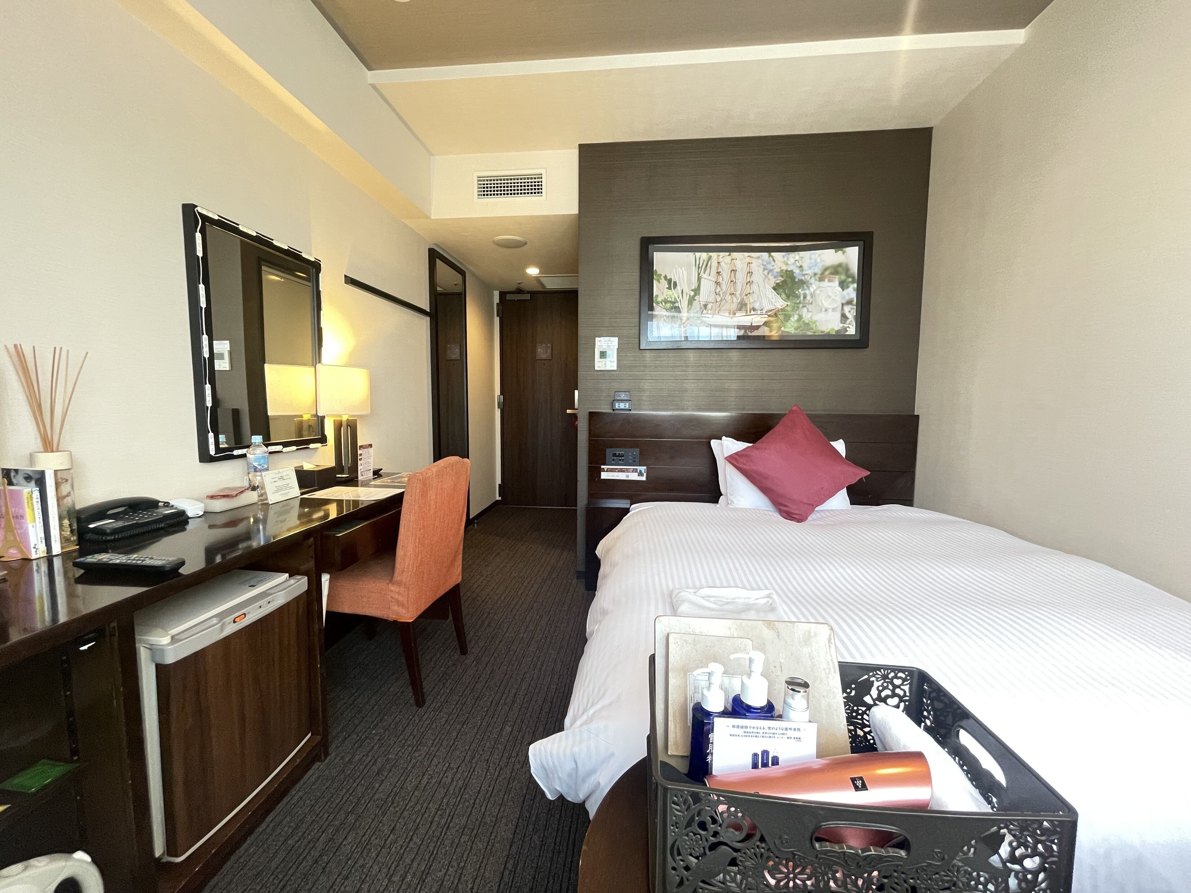 small double room, women only, non smoking | 1 bedroom, in-room safe, desk, iron/ironing board