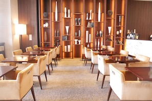 Daily cooked-to-order breakfast (JPY 1300 per person)