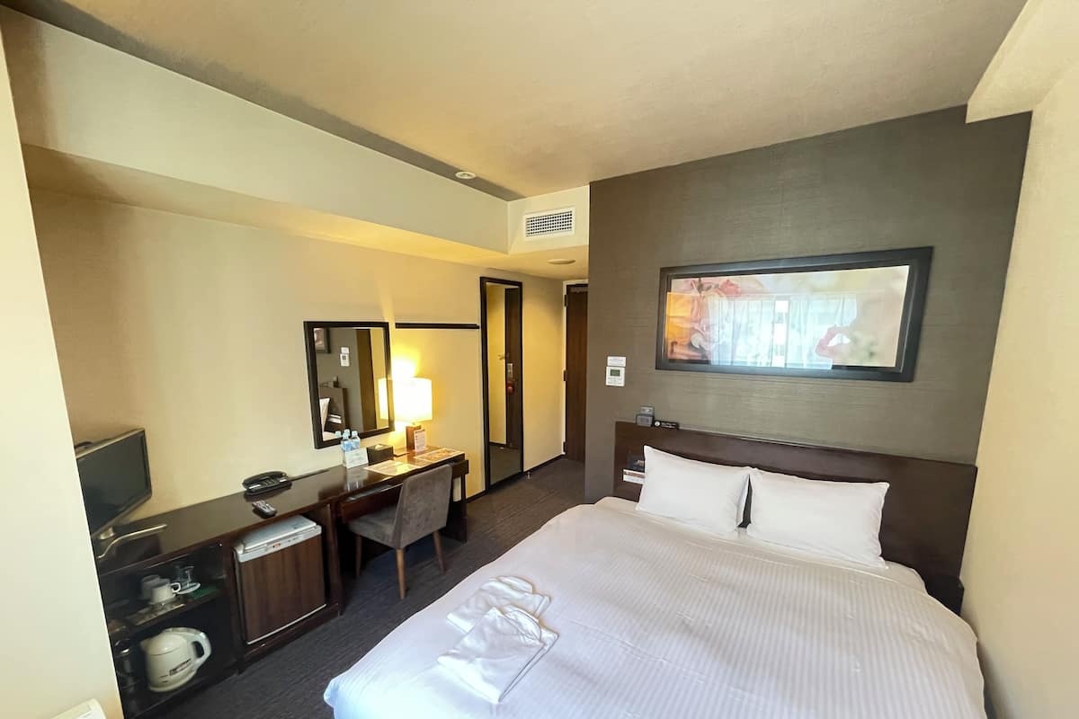 In-room safe, desk, iron/ironing board (on request), free WiFi