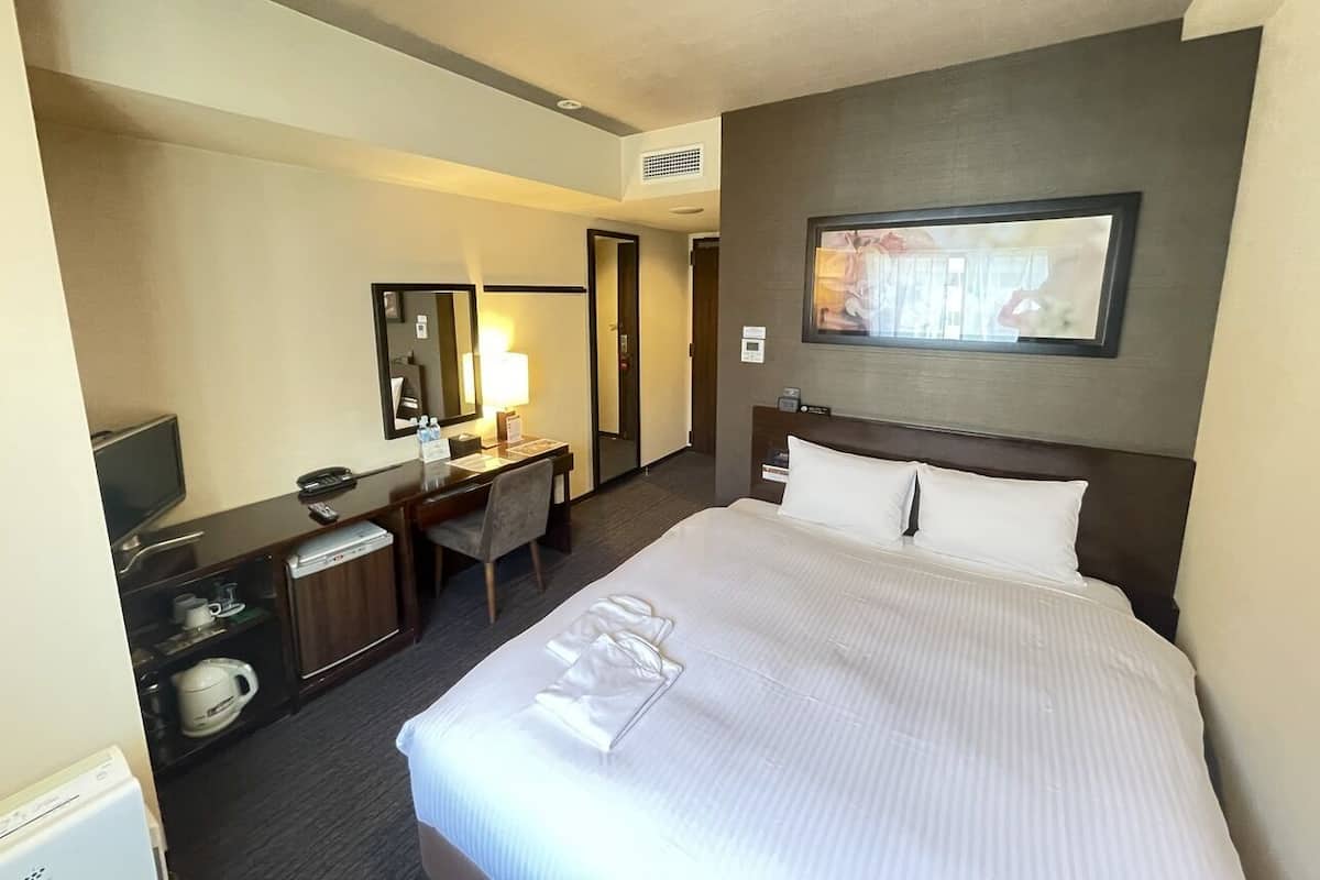 In-room safe, desk, iron/ironing board (on request), free WiFi