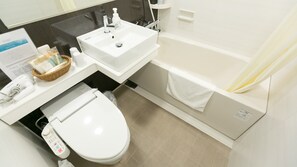 Douche, sèche-cheveux, chaussons, toilettes avec bidet électronique