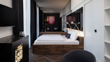 Superior-Dreibettzimmer, 1 Schlafzimmer | Zimmersafe, Schreibtisch, Verdunkelungsvorhänge, schallisolierte Zimmer