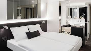 Comfort Double or Twin Room, 1 Bedroom | In-room safe, desk, blackout drapes, soundproofing