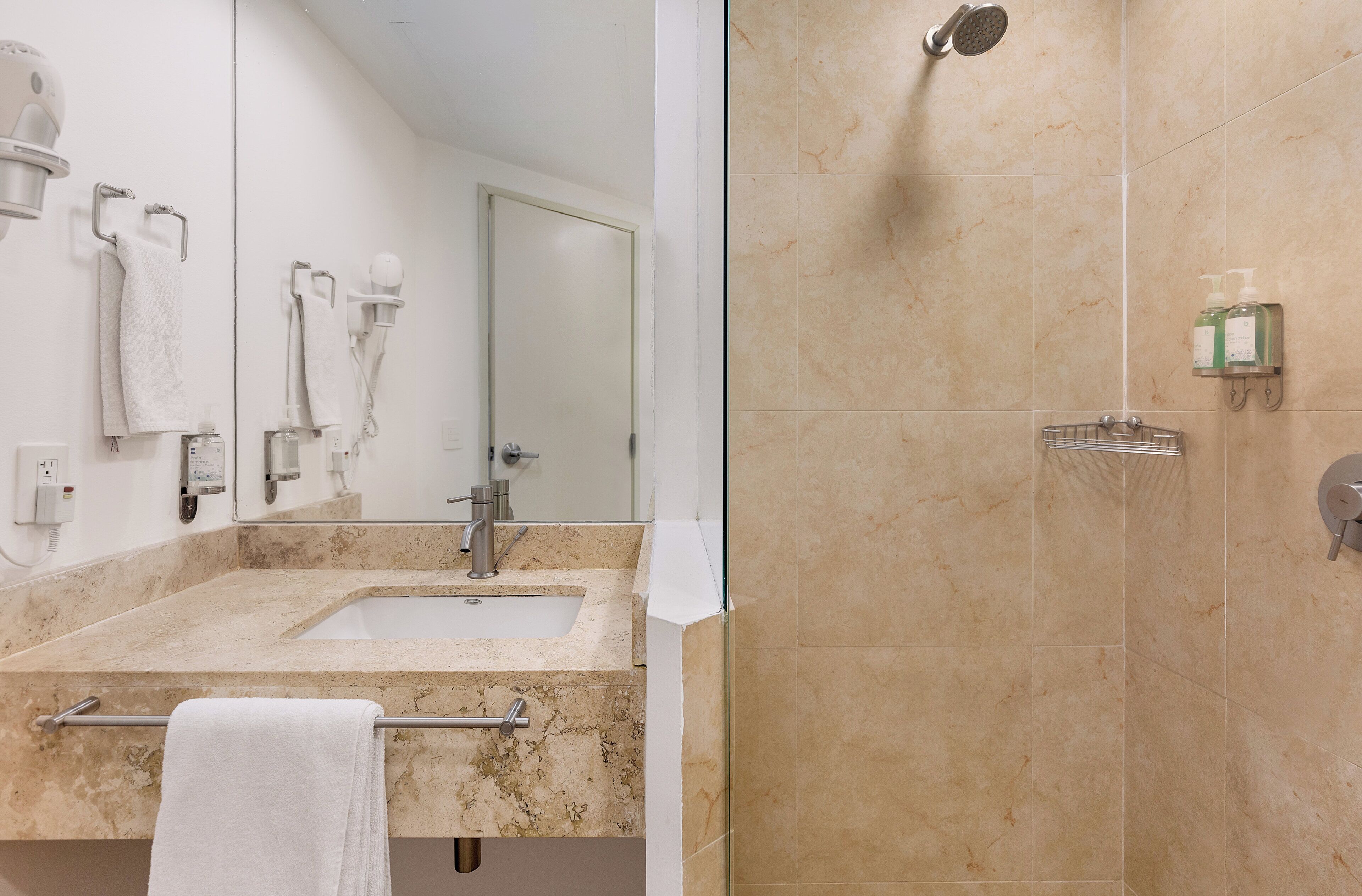 superior room, 2 single beds | in-room safe, desk, free wifi, bed sheets