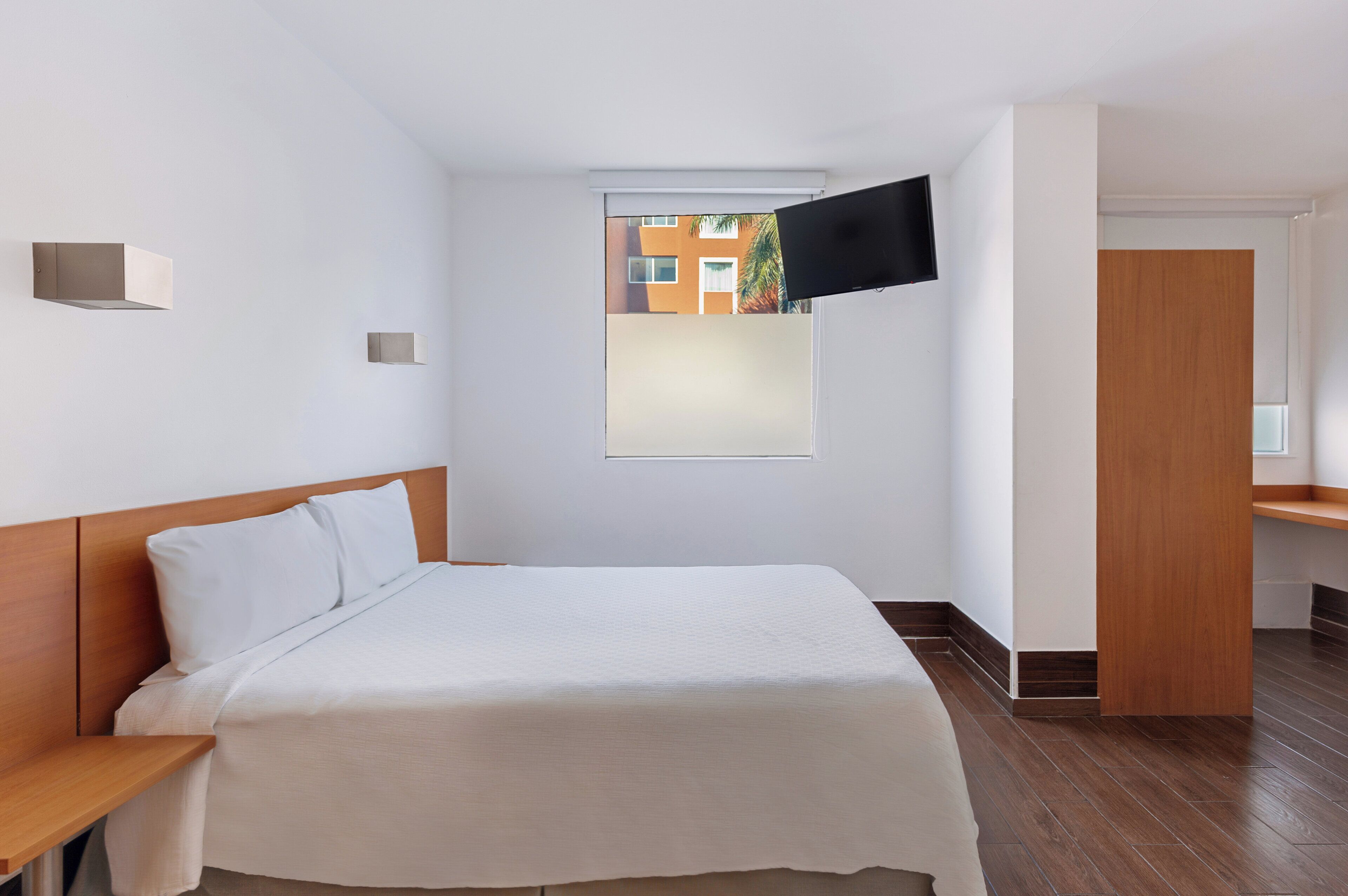 superior room, 1 queen bed | in-room safe, desk, free wifi, bed sheets